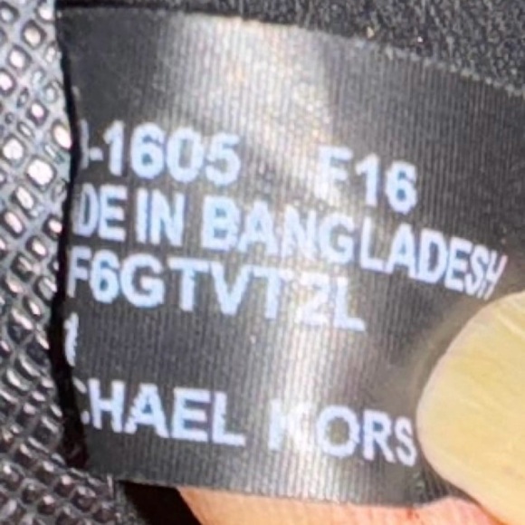 Michael Kors Large Black Jet Set Travel Tote-GUC! - Picture 11 of 12